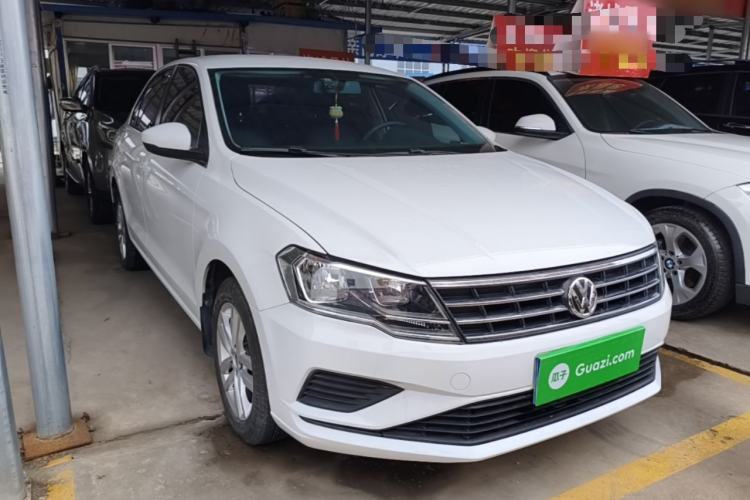 Used Volkswagen Jetta 2019 Dream Edition 1.4L Manual Fashion Version Front Right 45 Deg