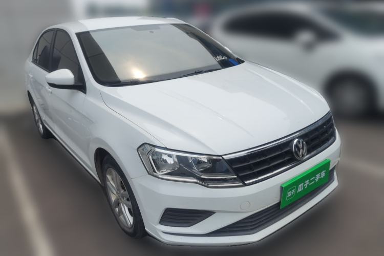 Used Volkswagen Jetta 2019 Dream Edition 1.4L Manual Fashion Version Front Right 45 Deg