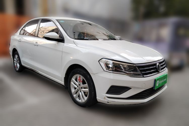 Used Volkswagen Jetta 2019 Dream Edition 1.5L Manual Fashion Version Front Right 45 Deg