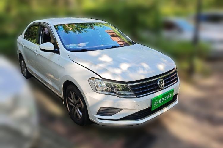 Used Volkswagen Jetta 2019 Dream Edition 1.5L Manual Fashion Version Front Right 45 Deg