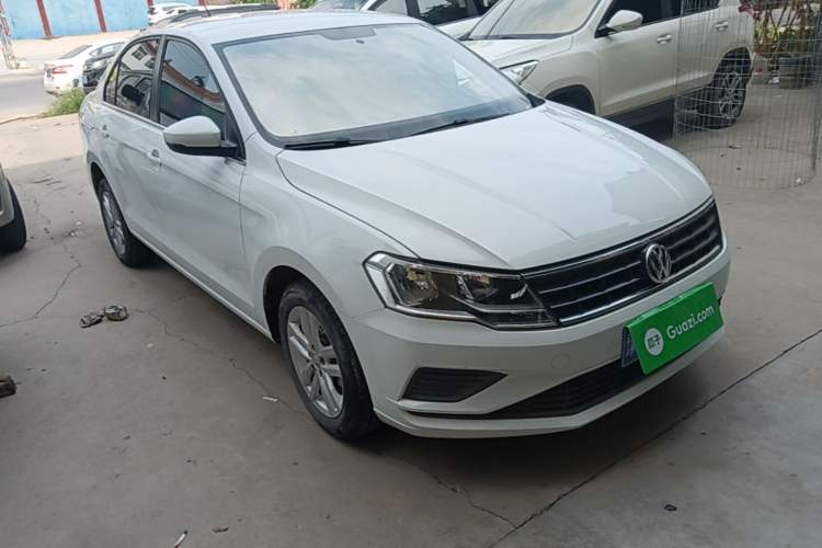 Used Volkswagen Jetta 2019 Dream Edition 1.5L Manual Fashion Version Front Right 45 Deg