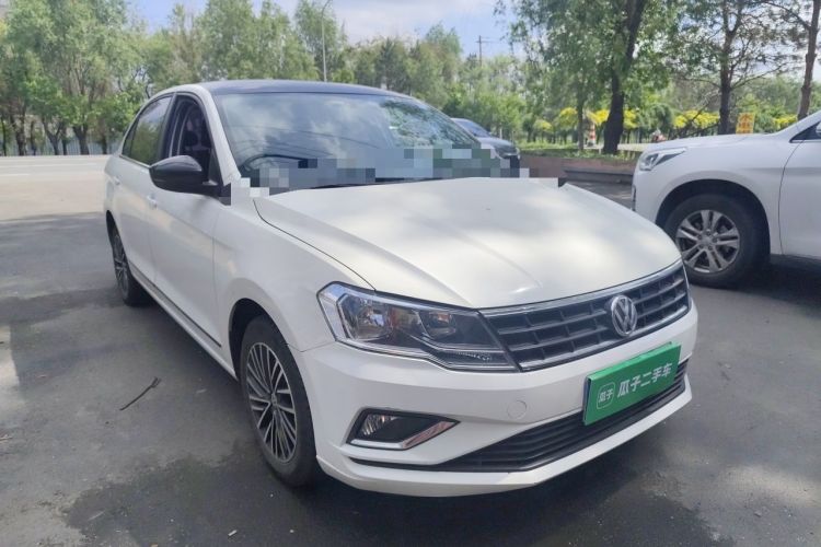 Used Volkswagen Jetta 2019 Dream Edition 1.5L Manual Fashion Version Front Right 45 Deg