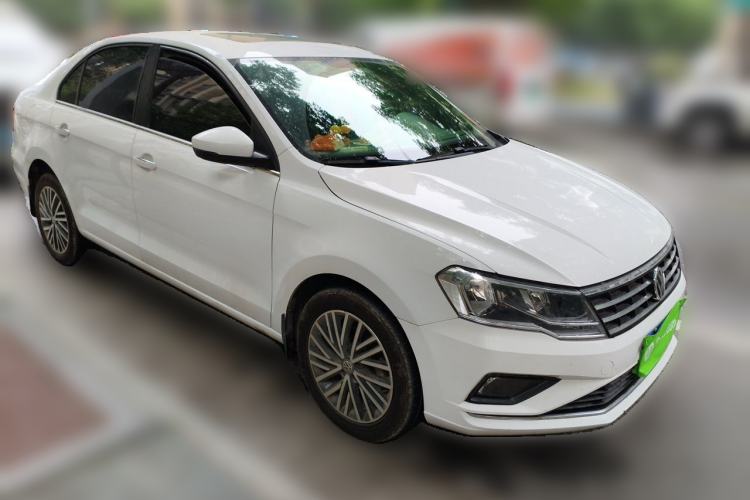 Used Volkswagen Jetta 2019 Dream Edition 1.5L Manual Comfort Version Front Right 45 Deg