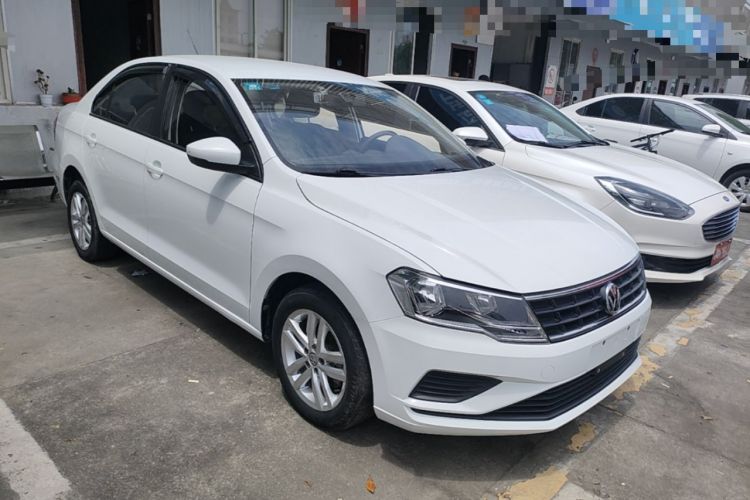 Used Volkswagen Jetta 2019 Dream Edition 1.4L Manual Fashion Version Front Right 45 Deg