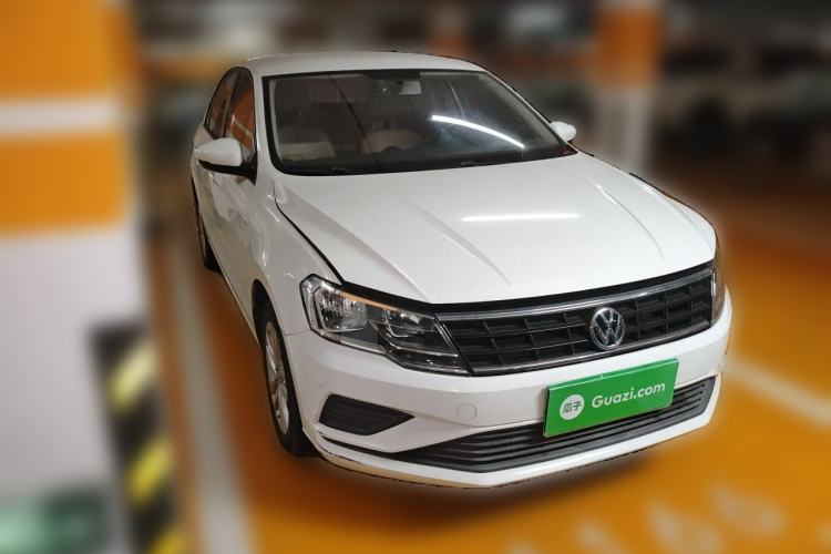 Used Volkswagen Jetta 2019 Dream Edition 1.5L Manual Fashion Version Front Right 45 Deg