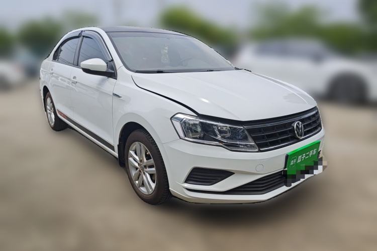 Used Volkswagen Jetta 2019 Dream Edition 1.5L Manual Fashion Version Front Right 45 Deg