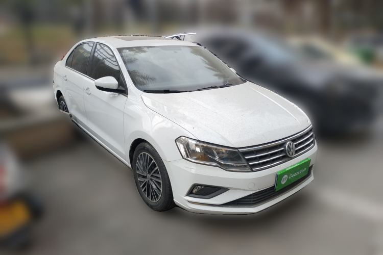 Used Volkswagen Jetta 2019 Dream Edition 1.4L Manual Comfort Version Front Right 45 Deg
