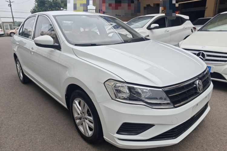 Used Volkswagen Jetta 2019 Dream Edition 1.4L Manual Fashion Version Front Right 45 Deg