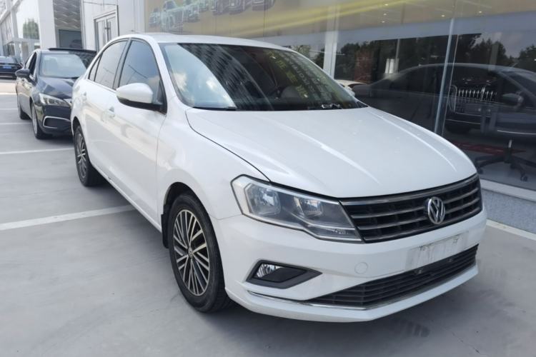 Used Volkswagen Jetta 2019 Dream Edition 1.5L Manual Comfort Version Front Right 45 Deg