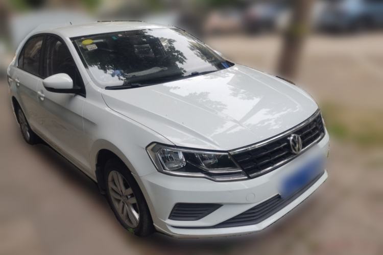 Used Volkswagen Jetta 2019 Dream Edition 1.4L Manual Fashion Version Front Right 45 Deg
