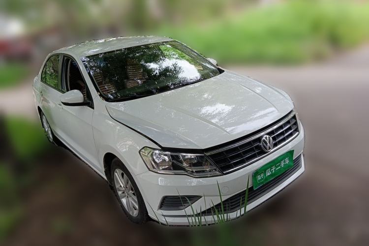 Used Volkswagen Jetta 2019 Dream Edition 1.4L Manual Fashion Version Front Right 45 Deg