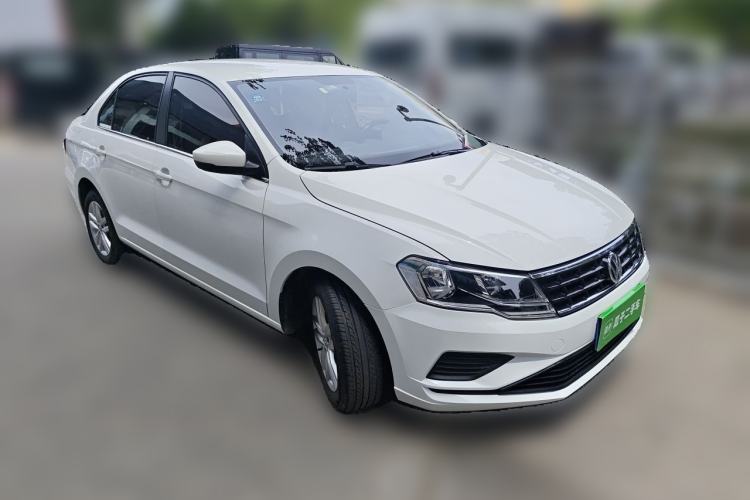 Used Volkswagen Jetta 2019 Dream Edition 1.4L Manual Fashion Version Front Right 45 Deg
