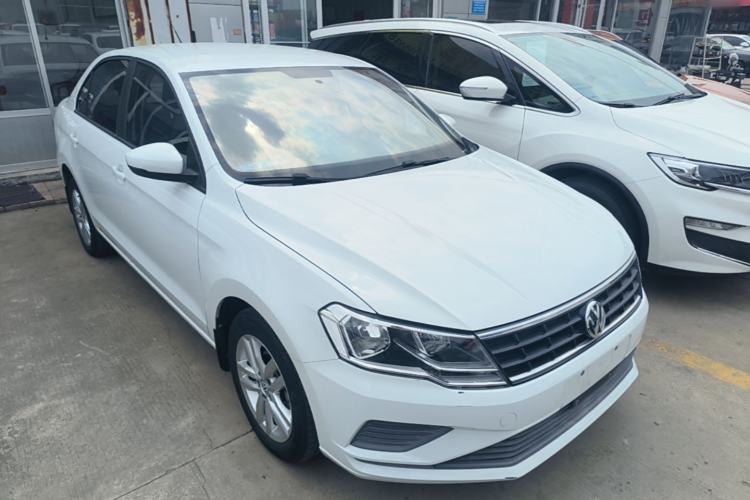 Used Volkswagen Jetta 2019 Dream Edition 1.4L Manual Fashion Version Front Right 45 Deg