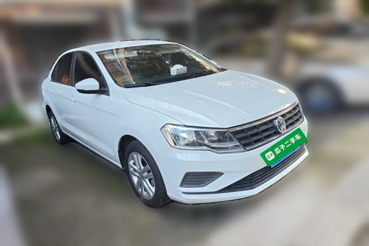 Used Volkswagen Jetta 2019 Dream Edition 1.5L Manual Fashion Version Front Right 45 Deg