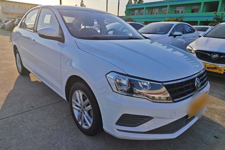 Used Volkswagen Jetta 2019 Dream Edition 1.5L Manual Fashion Version Front Right 45 Deg