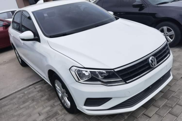 Used Volkswagen Jetta 2019 Dream Edition 1.5L Manual Fashion Version Front Right 45 Deg