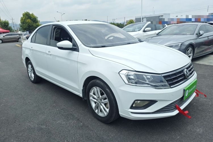 Used Volkswagen Jetta 2019 Dream Edition 1.4L Manual Fashion Version Front Right 45 Deg