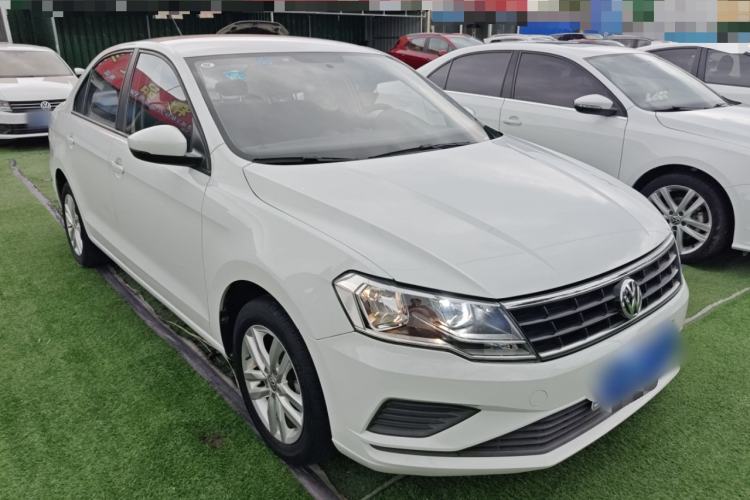 Used Volkswagen Jetta 2019 Dream Edition 1.4L Manual Fashion Version Front Right 45 Deg