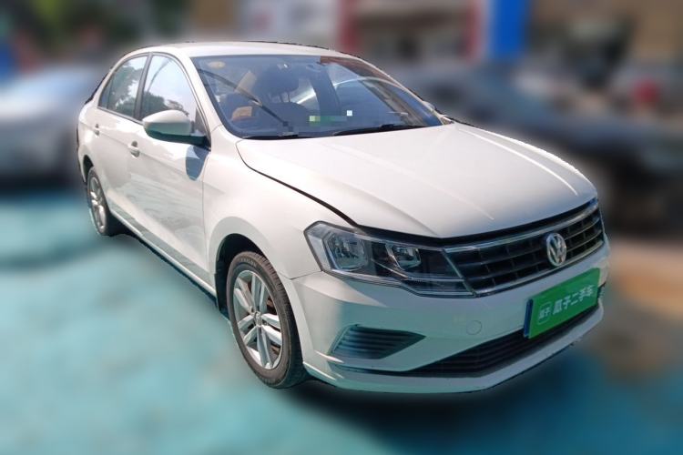 Used Volkswagen Jetta 2019 Dream Edition 1.4L Manual Fashion Version Front Right 45 Deg