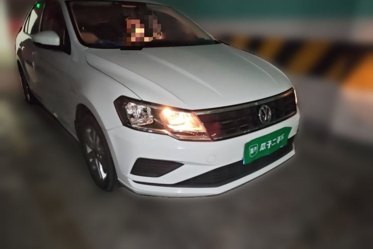 Used Volkswagen Jetta 2019 Dream Edition 1.5L Manual Fashion Version Front Right 45 Deg