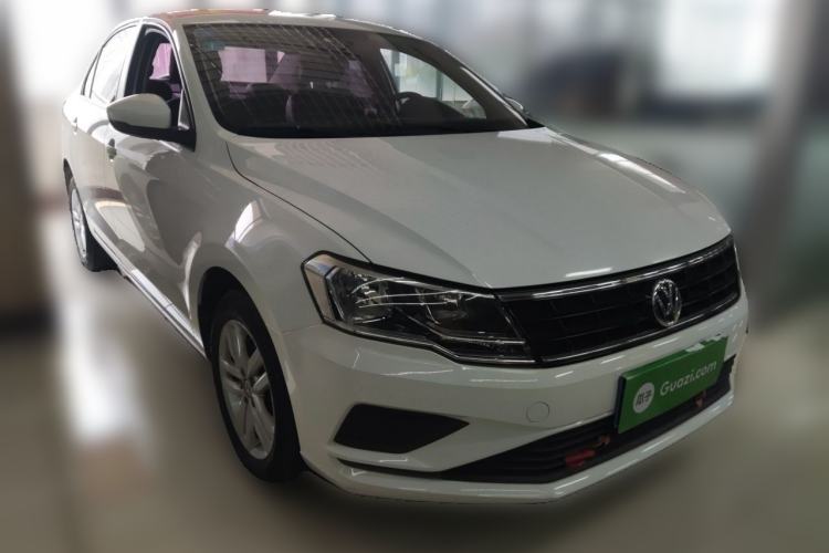 Used Volkswagen Jetta 2019 Dream Edition 1.5L Manual Fashion Version Front Right 45 Deg
