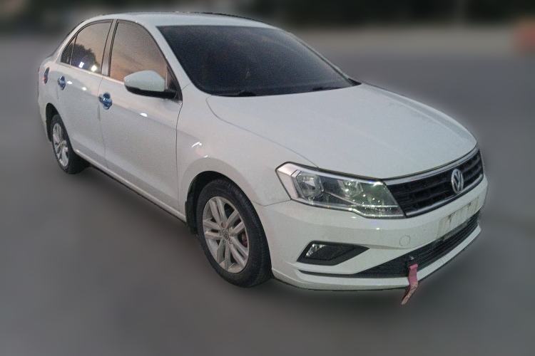 Used Volkswagen Jetta 2019 Dream Edition 1.4L Manual Fashion Version Front Right 45 Deg