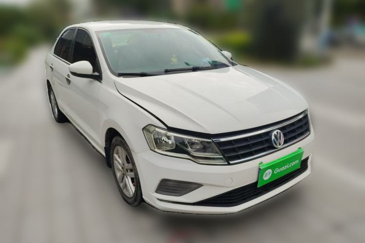 Used Volkswagen Jetta 2019 Dream Edition 1.4L Manual Fashion Version Front Right 45 Deg