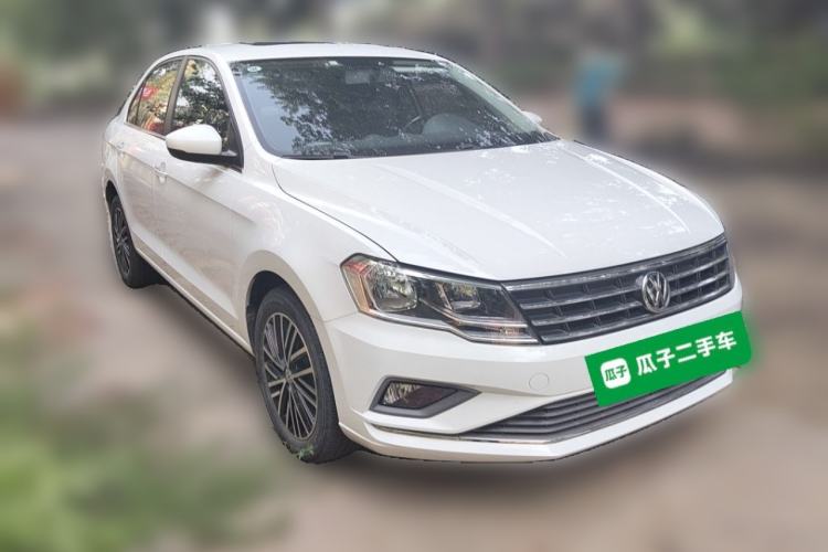 Used Volkswagen Jetta 2019 Dream Edition 1.4L Manual Comfort Version Front Right 45 Deg