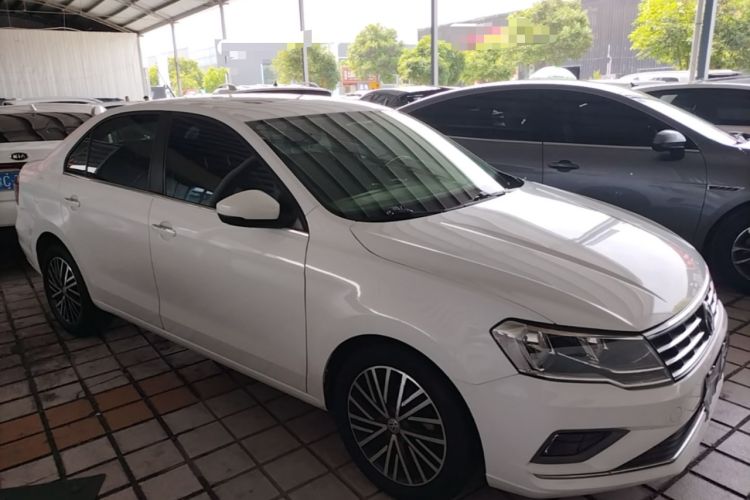 Used Volkswagen Jetta 2019 Dream Edition 1.5L Manual Comfort Version Front Right 45 Deg