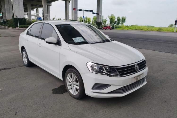 Used Volkswagen Jetta 2019 Dream Edition 1.5L Manual Fashion Version Front Right 45 Deg