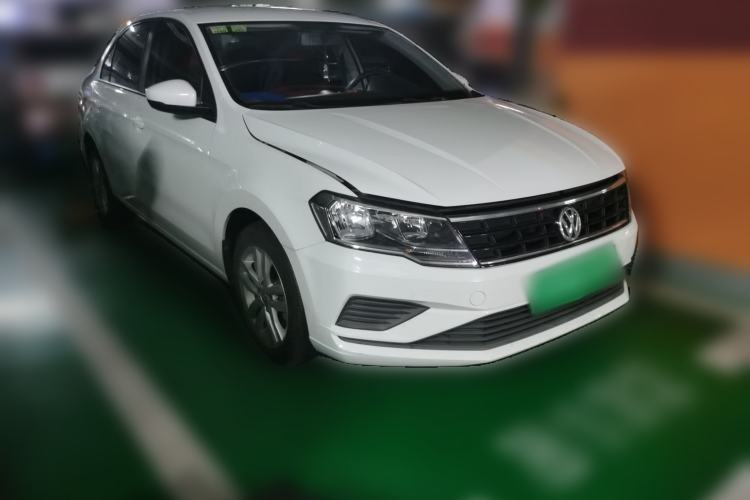 Used Volkswagen Jetta 2019 Dream Edition 1.4L Manual Fashion Version Front Right 45 Deg