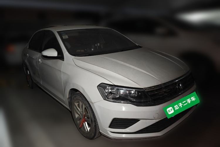 Used Volkswagen Jetta 2019 Dream Edition 1.5L Manual Fashion Version Front Right 45 Deg