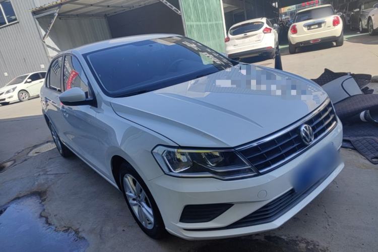 Used Volkswagen Jetta 2019 Dream Edition 1.4L Manual Fashion Version Front Right 45 Deg