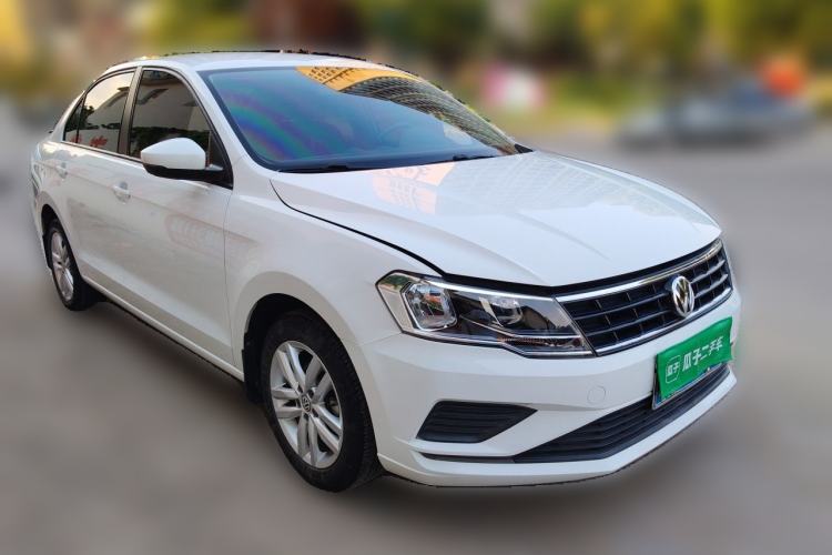 Used Volkswagen Jetta 2019 Dream Edition 1.4L Manual Fashion Version Front Right 45 Deg
