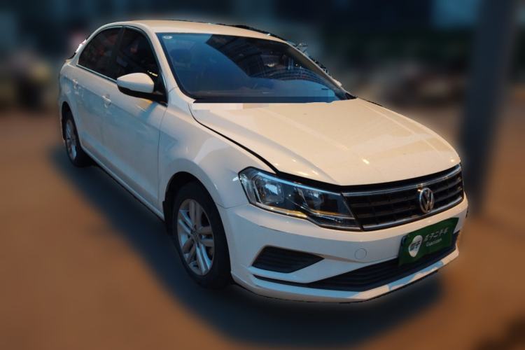 Used Volkswagen Jetta 2019 Dream Edition 1.4L Manual Fashion Version Front Right 45 Deg