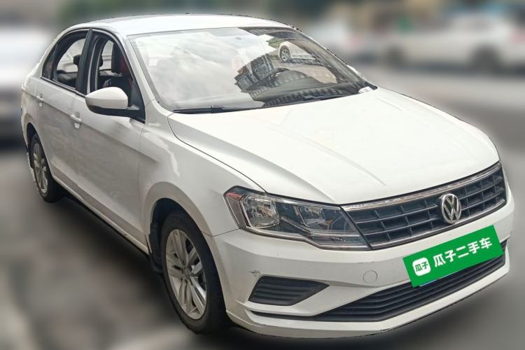Used Volkswagen Jetta 2019 Dream Edition 1.4L Manual Fashion Version Front Right 45 Deg