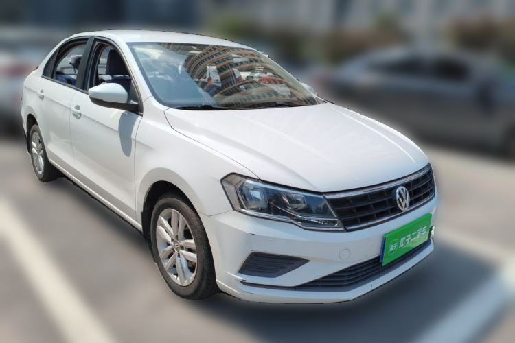 Used Volkswagen Jetta 2019 Dream Edition 1.5L Manual Fashion Version Front Right 45 Deg