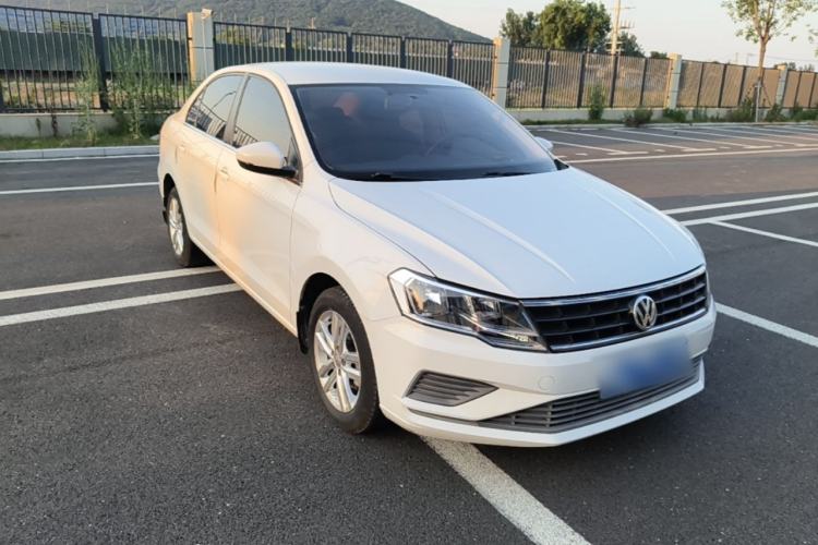Used Volkswagen Jetta 2019 Dream Edition 1.5L Manual Fashion Version Front Right 45 Deg