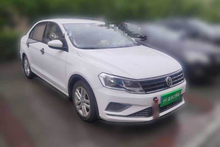 Used Volkswagen Jetta 2019 Dream Edition 1.4L Manual Fashion Version Front Right 45 Deg