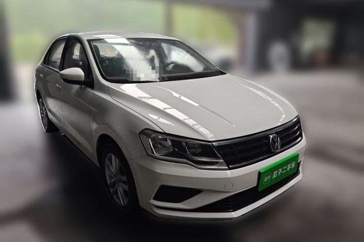 Used Volkswagen Jetta 2019 Dream Edition 1.4L Manual Fashion Version Front Right 45 Deg