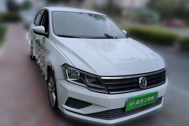 Used Volkswagen Jetta 2019 Dream Edition 1.4L Manual Fashion Version Front Right 45 Deg