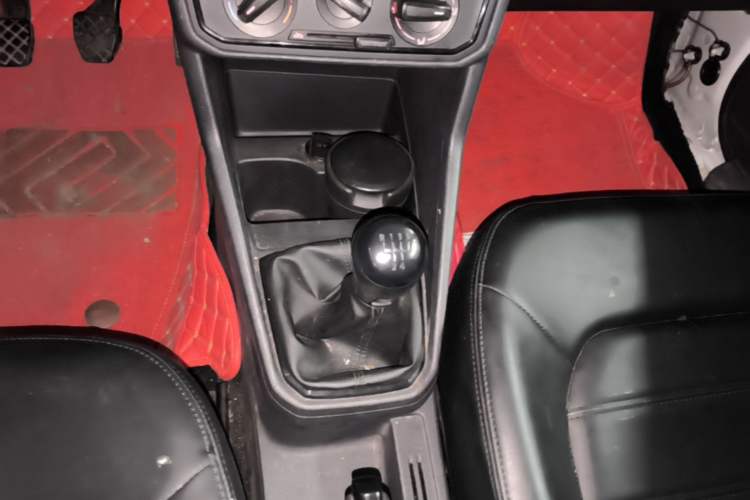 Used Volkswagen Jetta 2019 Dream Edition 1.4L Manual Fashion Version Gear Lever