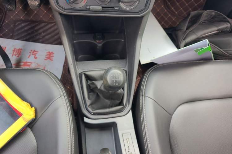 Used Volkswagen Jetta 2019 Dream Edition 1.5L Manual Fashion Version Gear Lever