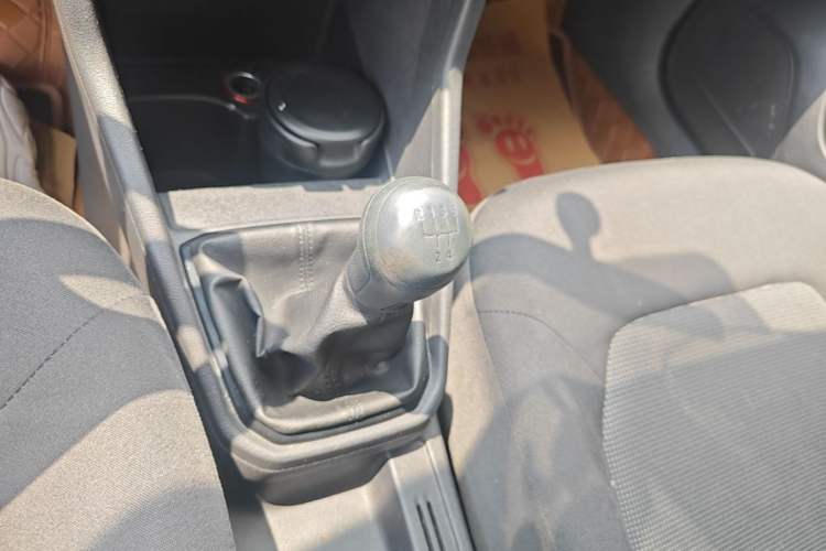 Used Volkswagen Jetta 2019 Dream Edition 1.5L Manual Fashion Version Gear Lever