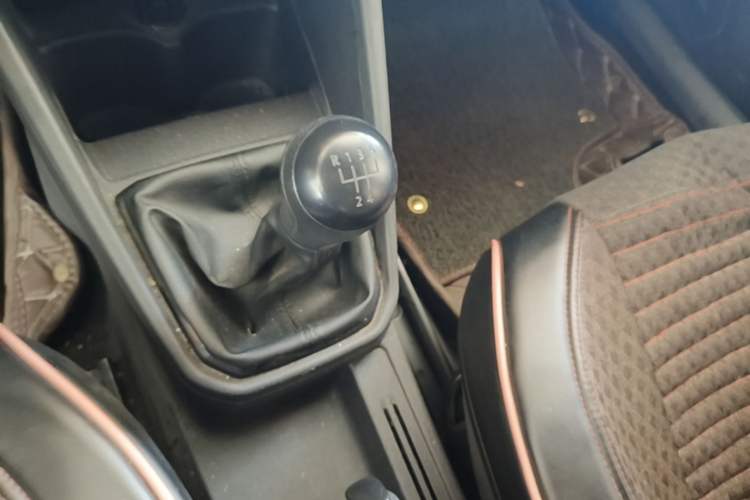Used Volkswagen Jetta 2019 Dream Edition 1.4L Manual Fashion Version Gear Lever