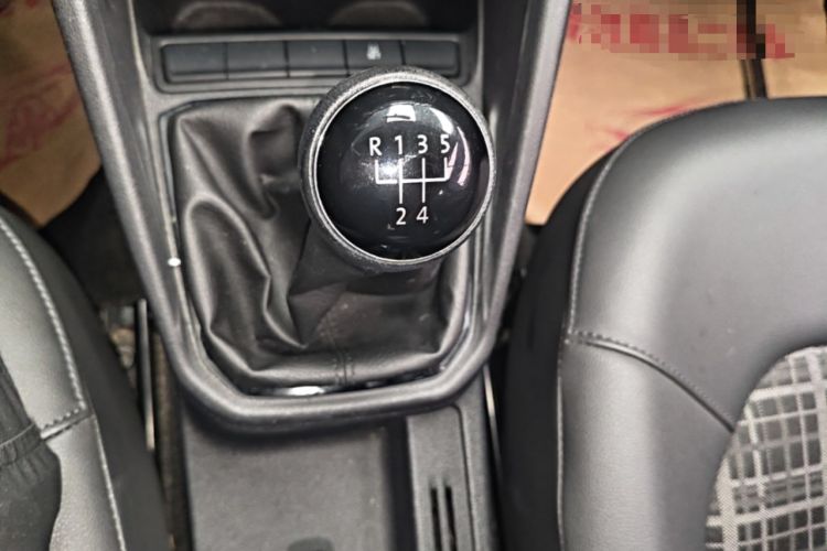 Used Volkswagen Jetta 2019 Dream Edition 1.5L Manual Comfort Version Gear Lever