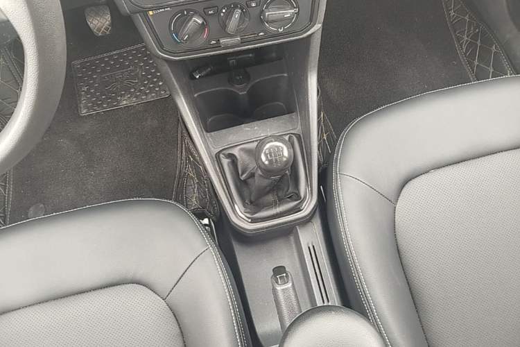 Used Volkswagen Jetta 2019 Dream Edition 1.5L Manual Fashion Version Gear Lever