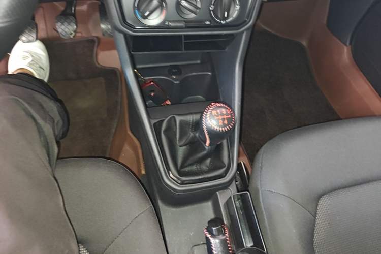 Used Volkswagen Jetta 2019 Dream Edition 1.5L Manual Fashion Version Gear Lever