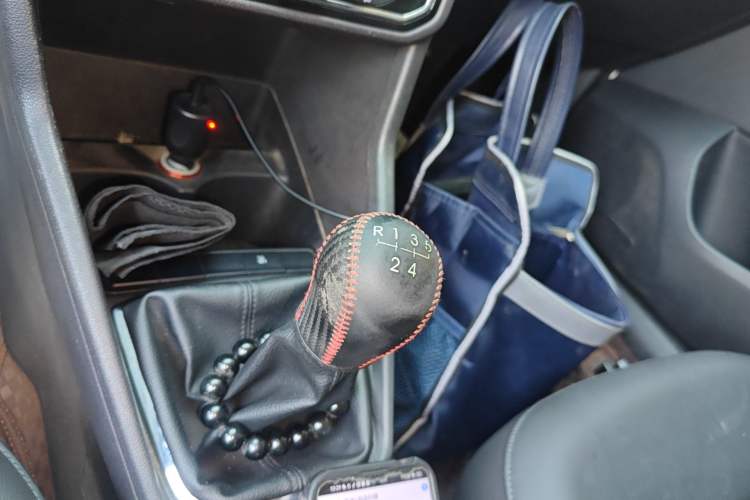 Used Volkswagen Jetta 2019 Dream Edition 1.5L Manual Comfort Version Gear Lever