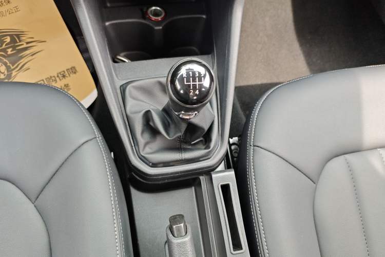 Used Volkswagen Jetta 2019 Dream Edition 1.5L Manual Fashion Version Gear Lever